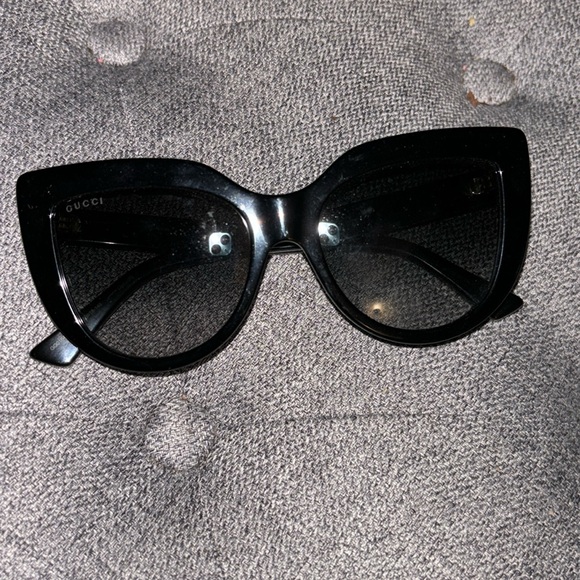 Gucci Cat EyeSunglasses MAKE ANY OFFER - Picture 2 of 7